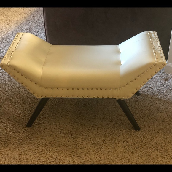 Doesn’t match current theme of living room. - Picture 1 of 3